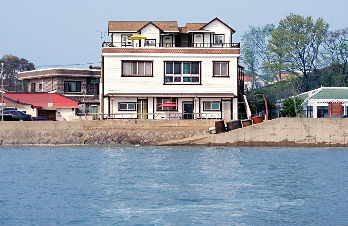 Taean Gaetyeowool Pension Exterior photo